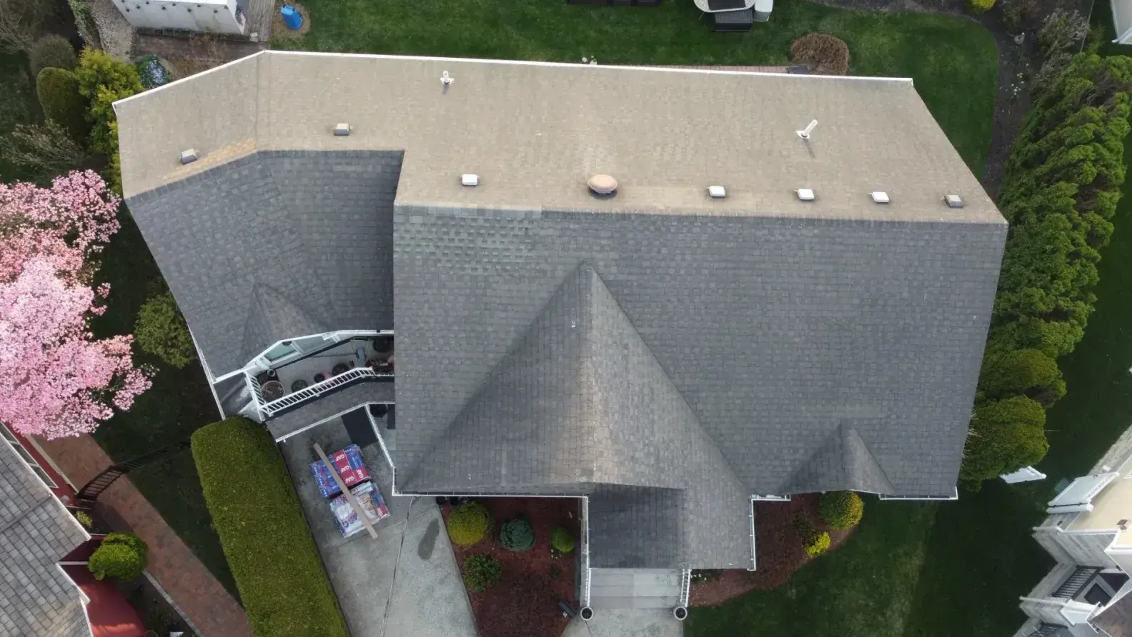 Before: Roof replacement in Willowbrook